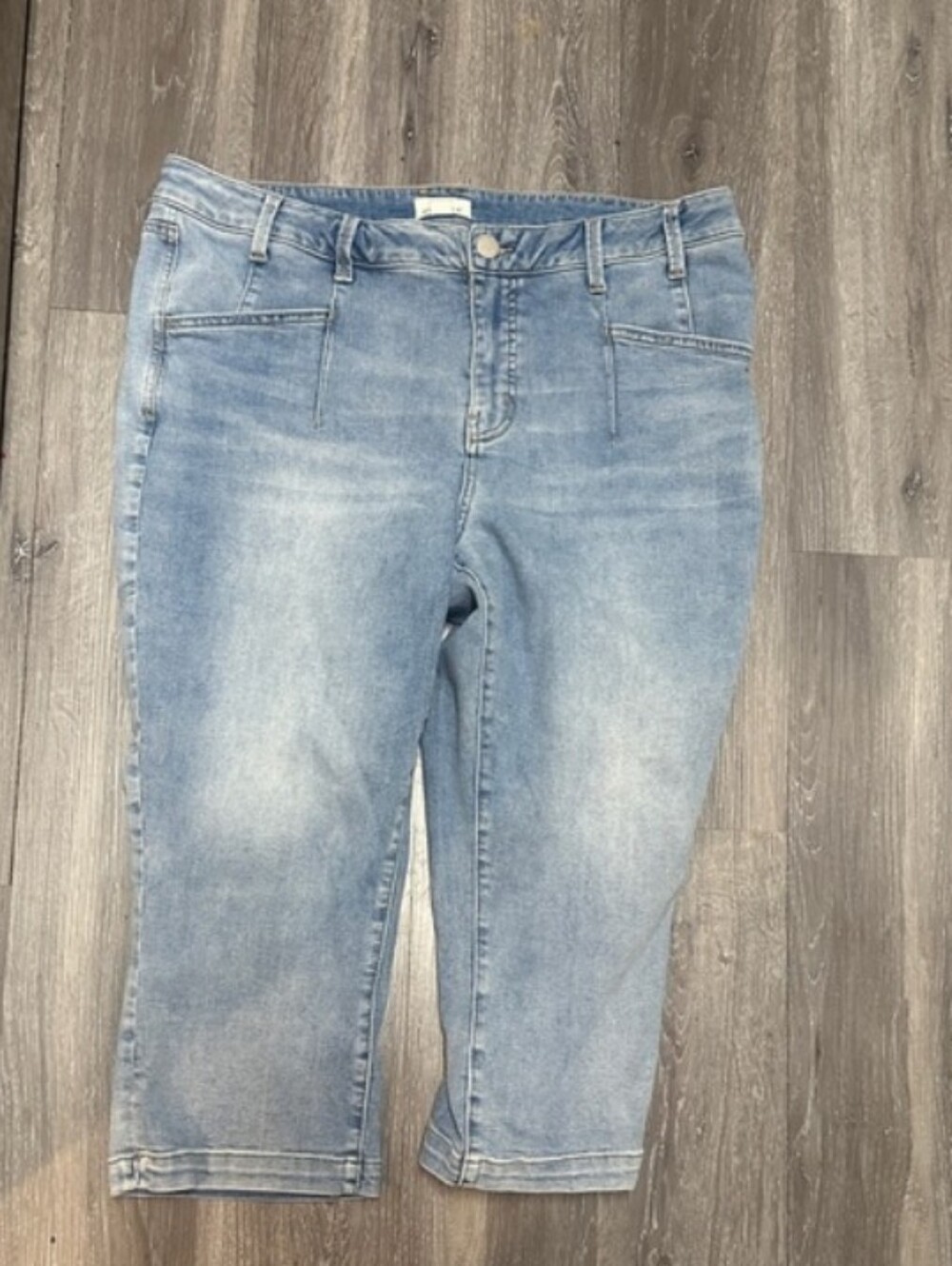 Maurices Everflex jeans are a women's size 18w high-rise Cropped/Capri